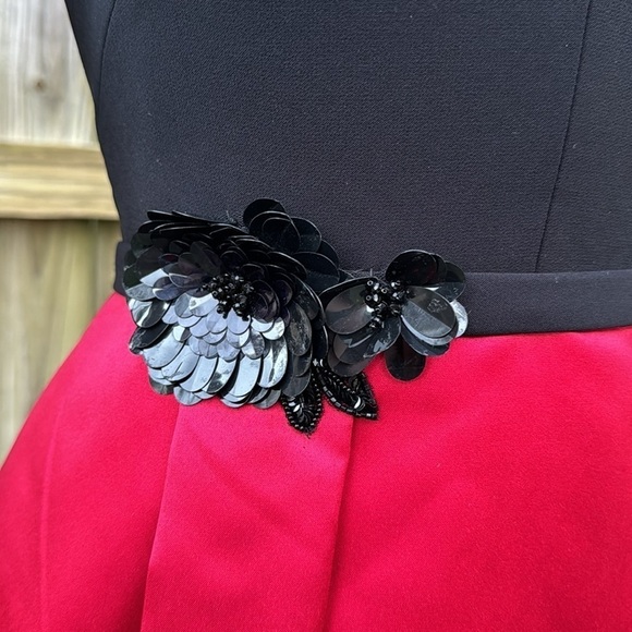 Theia V-Neck Long Sleeve Embellished Waist Box Pleat Crepe Mikado Gown, size 2 - Picture 10 of 12